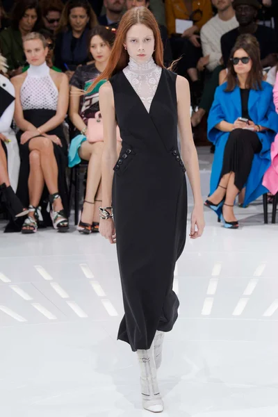 Look 28